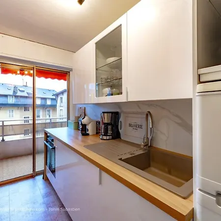 Confort, Centre-ville Et Garage Prive *