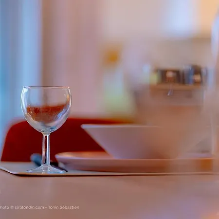 Appartement Confort, Centre-ville Et Garage Prive