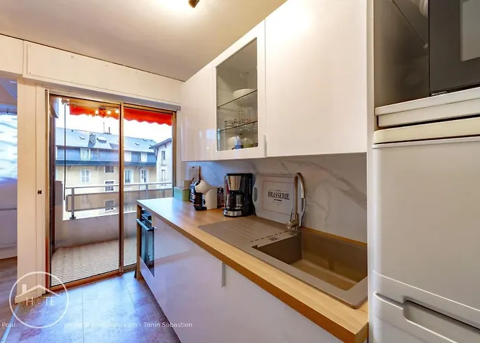 Confort, Centre-ville Et Garage Prive *