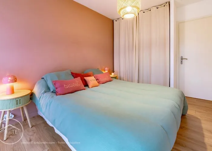 Confort, Centre-ville Et Garage Prive *